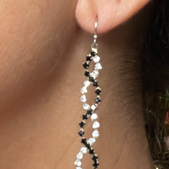 Evening Out Dangling Earrings - Picture 3 of 3